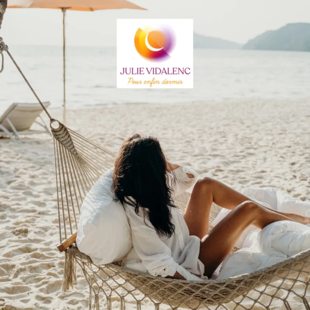 Bonnes vacances à ceux qui partent (sans moi) vers des destinations exotiques 🌴 

Est-ce que vous m'avez brisé le cœur en embarquant sans moi ? Oui

Est-ce que je vais quand même vous donner 𝗱𝗲𝘀 𝗰𝗼𝗻𝘀𝗲𝗶𝗹𝘀 𝗽𝗼𝘂𝗿 𝗴𝗲́𝗿𝗲𝗿 𝗹𝗲 𝗷𝗲𝘁𝗹𝗮𝗴, parce que je suis une grande personne et que c'est mon métier ? Tout à fait.

Allez, go ⤵️ 

🥥 le budget était serré, vous ne partez que 2 ou 3 jours : 𝗿𝗲𝘀𝘁𝗲𝘇 𝗰𝗮𝗹𝗲́ (𝗵𝗲𝘂𝗿𝗲𝘀 𝗱𝗲 𝗿𝗲𝗽𝗮𝘀 𝗲𝘁 𝗱𝗲 𝘀𝗼𝗺𝗺𝗲𝗶𝗹) 𝘀𝘂𝗿 𝗹𝗲 𝗿𝘆𝘁𝗵𝗺𝗲 𝗳𝗿𝗮𝗻𝗰̧𝗮𝗶𝘀

🥥 pour ceux qui auront le temps de défaire et refaire leurs valises : 𝘀𝘂𝗶𝘃𝗲𝘇 𝗹𝗲 𝗿𝘆𝘁𝗵𝗺𝗲 𝗱𝘂 𝗽𝗮𝘆𝘀 𝗱'𝗮𝗿𝗿𝗶𝘃𝗲́𝗲, 𝘀𝗶 𝗽𝗼𝘀𝘀𝗶𝗯𝗹𝗲 𝗱𝗲̀𝘀 𝗹𝗲 𝗷𝗼𝘂𝗿 𝗱𝗲 𝗱𝗲́𝗽𝗮𝗿𝘁 𝗲𝗻 𝗙𝗿𝗮𝗻𝗰𝗲

Pour rappel :

🍹 𝘃𝗼𝘆𝗮𝗴𝗲 𝘃𝗲𝗿𝘀 𝗹'𝗢𝘂𝗲𝘀𝘁 : vous aurez de la somnolence dans la soirée, mais un réveil précoce : il faut s'exposer plutôt à la lumière du soir et éviter celle du matin et se coucher un peu tard

🍹 𝘃𝗼𝘆𝗮𝗴𝗲 𝘃𝗲𝗿𝘀 𝗹'𝗘𝘀𝘁 (le + difficile à gérer) : vous aurez des difficultés à vous endormir le soir et vous risquez d'être somnolent le matin. Exposez vous plutôt à la lumière du matin et couchez vous tôt.

Et n'hésitez pas l'année prochaine à amener votre spécialiste du sommeil préférée avec vous, seul moyen d'être sûr de bien gérer votre hygiène de vie en vacances 😇

#accompagnementpersonnalisé #troublesdusommeil #dormir #insomnie #sommeil #fatigue #jetlag